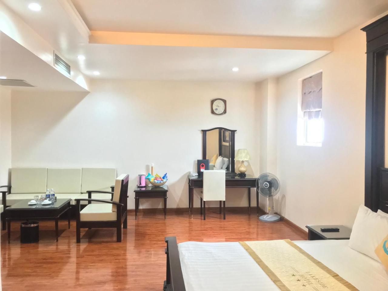 LakeSide 2 Hotel Nam Định Nhu Thuc Buitenkant foto